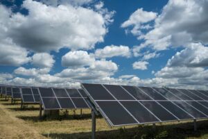 champ solaire, combien rapporte un champ de panneau solaire